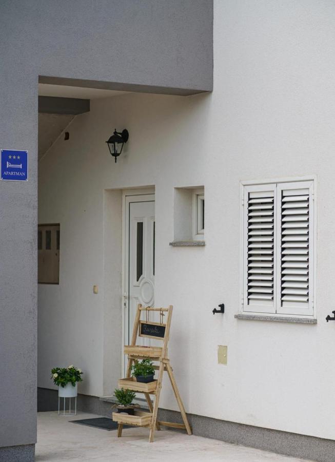 Apartman Rusula 沃迪切 外观 照片